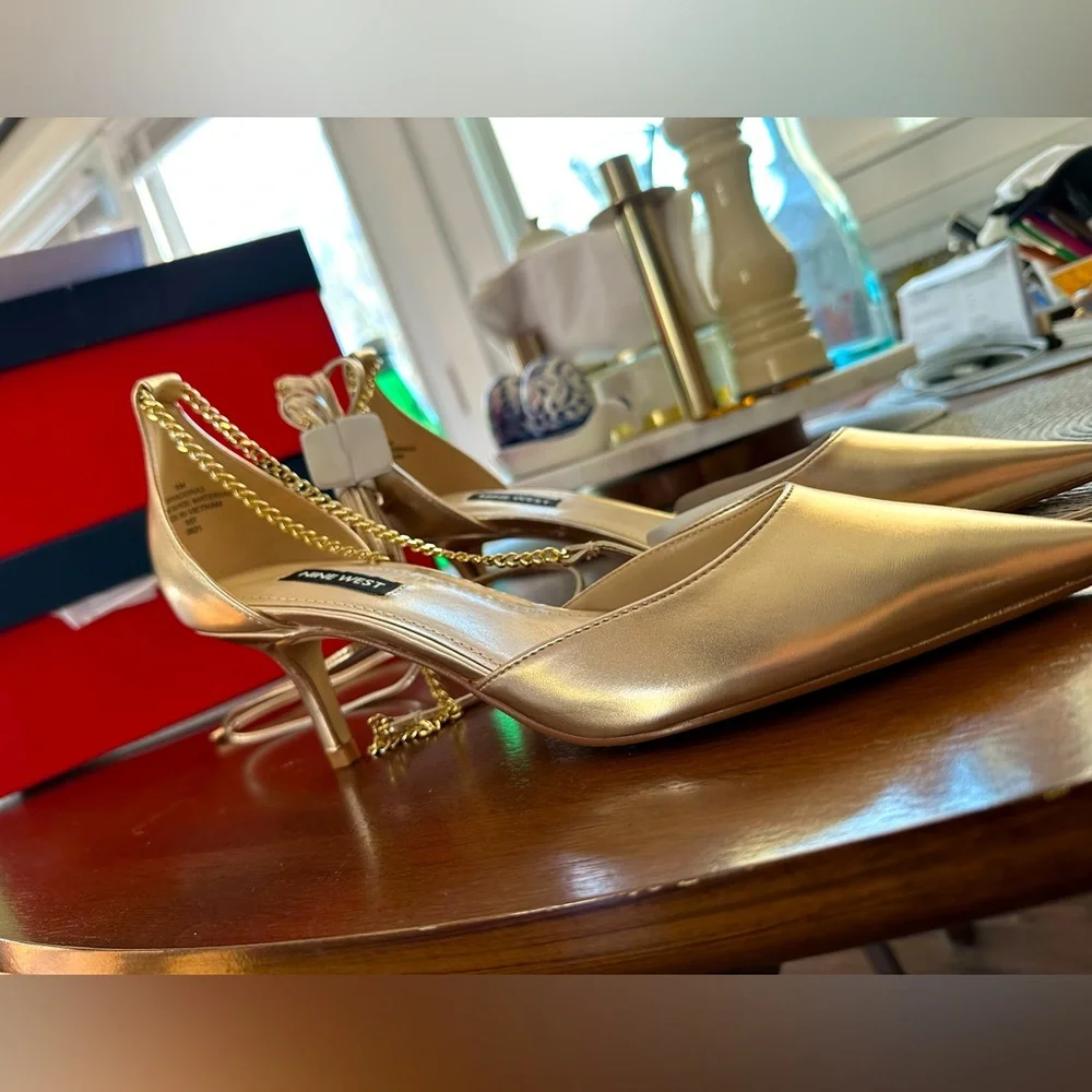 nine west gold pointy toe heals with Ankle Tie  gold chain And Strap Size 8M - Picture 2 of 4